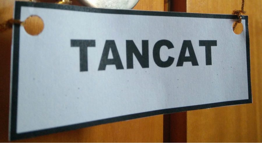 DISOLUCIÓN Y LIQUIDACIÓN DE SOCIEDAD MERCANTIL, ADJUDICÁNDOSE LOS SOCIOS LAS DEUDAS PENDIENTES CON LOS MISMOS MEDIANTE LA EXTINCIÓN POR CONFUSIÓN